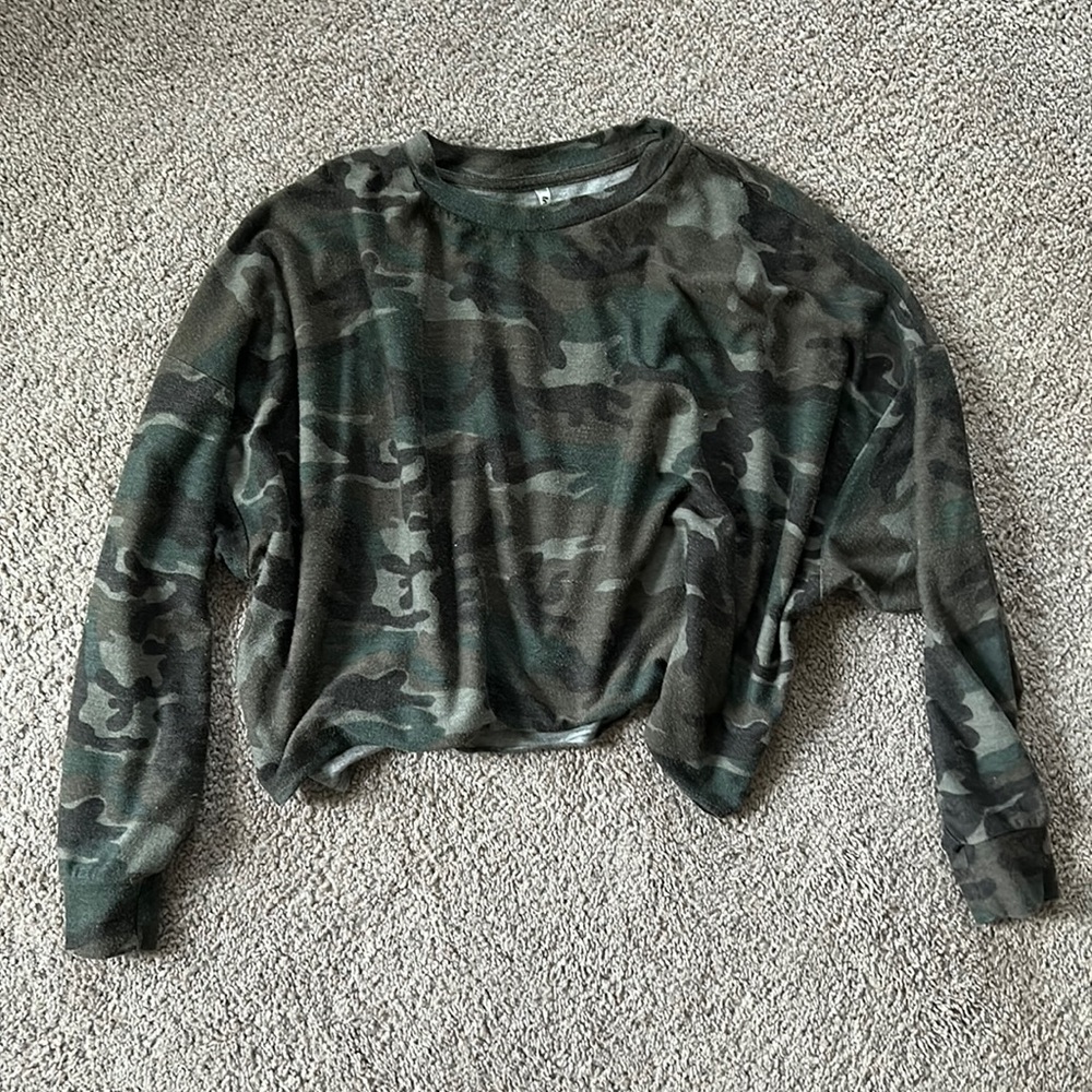 Boxy cut crop camo top
